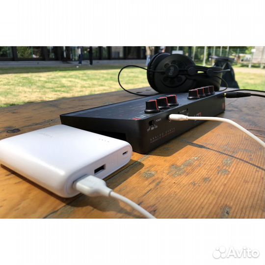 Клавишный инструмент IK Multimedia UNO Synth