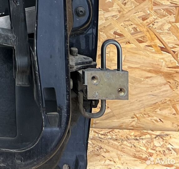 Петля двери задней левой нижняя Audi A6