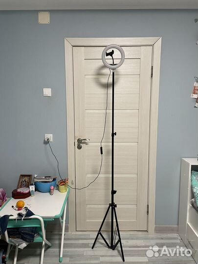 Штатив для телефона с лампой