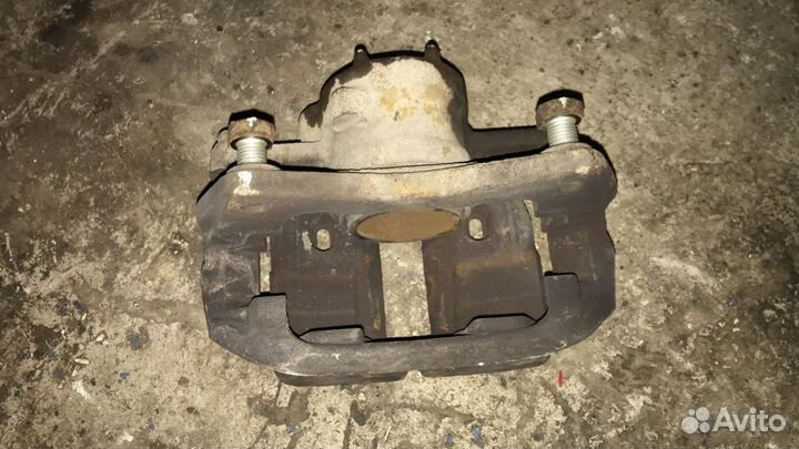 Суппорт тормозной передний левый для Mitsubishi Co