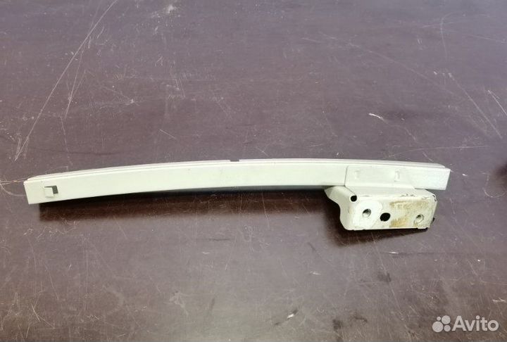 Направляющая стекла двери передняя правая Renault