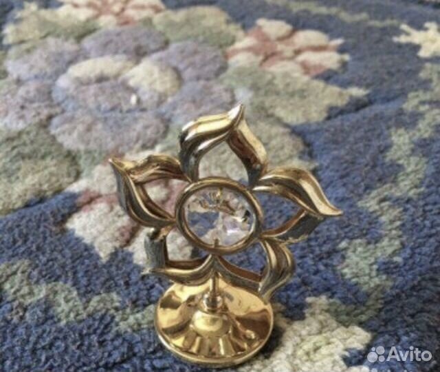 Статуэтка цветок с камнем