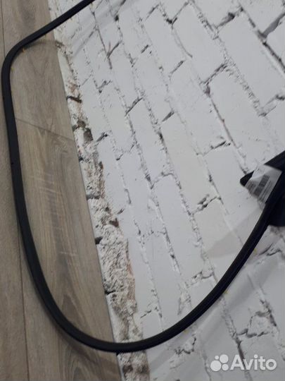 Уплотнитель двери передний правый Toyota Rav4 XA50