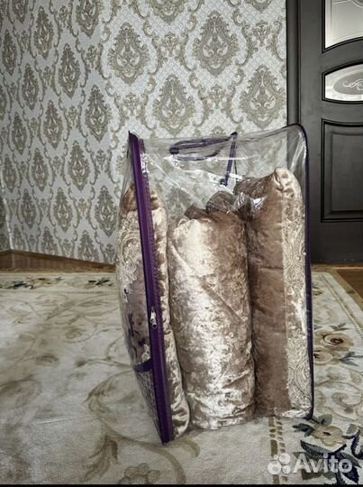 Одеяло с подушками