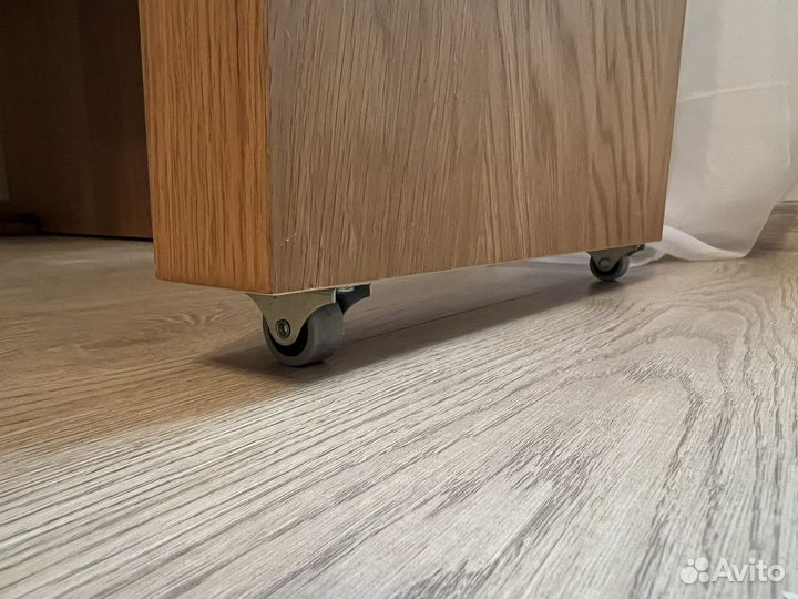 Угловой письменный стол икея Мальм