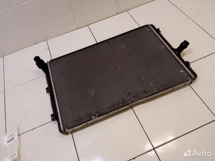 Радиатор охлаждения двигателя Audi TT 8J3