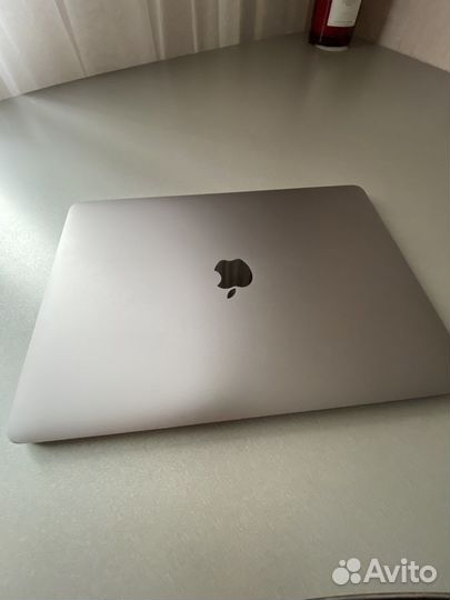 Apple MacBook Pro 13 touch bar