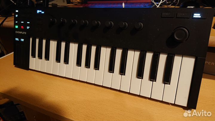 Миди клавиатура Komplete Kontrol m32