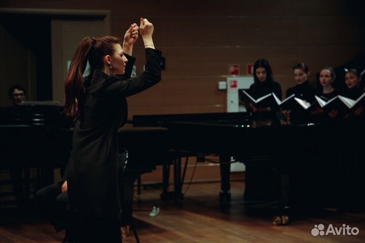 Занятия по вокалу, фортепиано; Мужской Хор