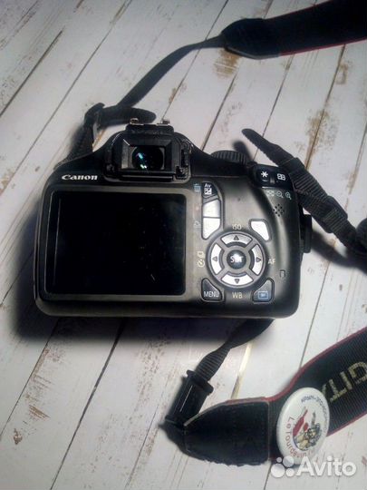 Зеркальный фотоаппарат Canon 1100d