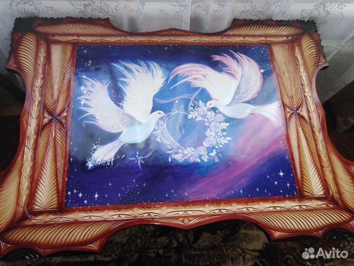 Резной журнальный стол