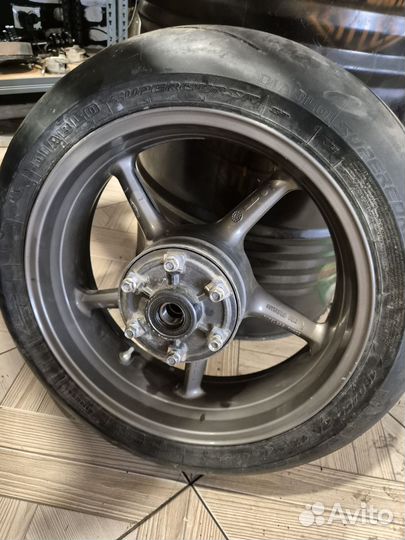 Заднее колесо Triumph daytona 675