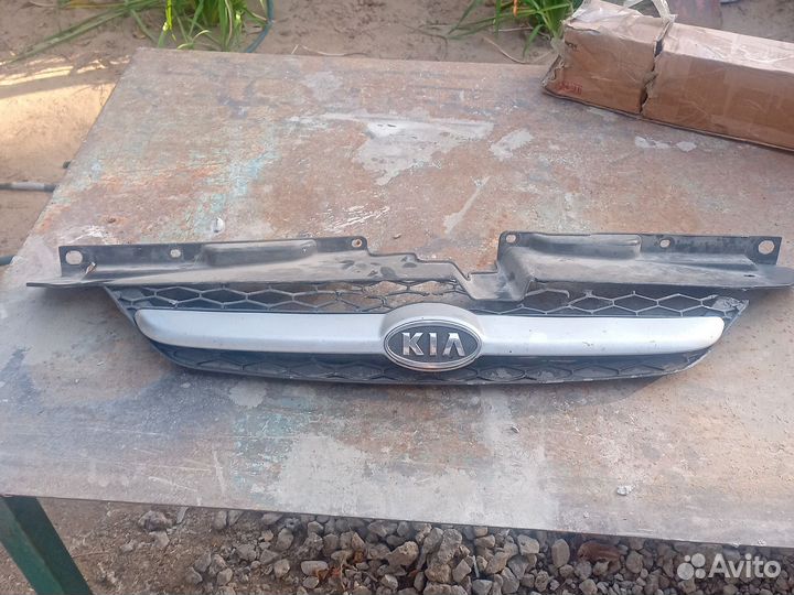 Решетка радиатора киа Рио1