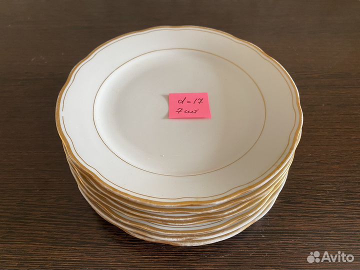 Посуда (тарелки и селедочницы) белые с позолотой