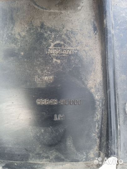Nissan Note e11 передний левый подкрылок