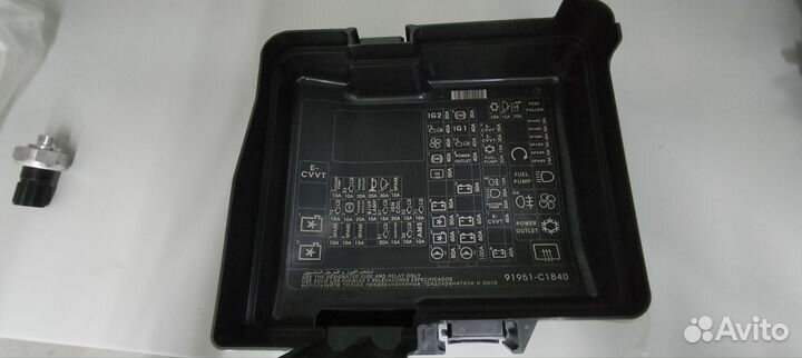 Крышка предохранителя подкапотная Kia Optima 4JF