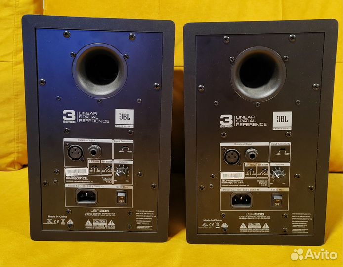 Студийные мониторы JBL LSR305
