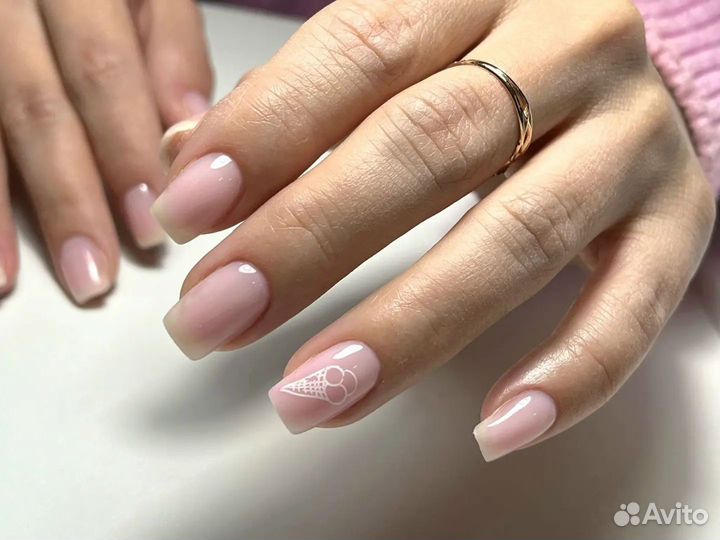 Маникюр и педикюр