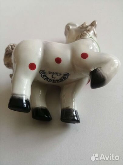 Фарфоровая фигурка лошадь