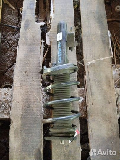 Амортизатор передний левый Mazda Premacy cwefw