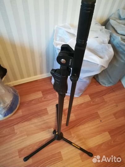 Микрофонная стойка журавль hercules ms651b