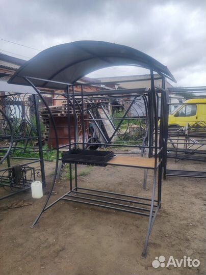 Железный мангал с крышей