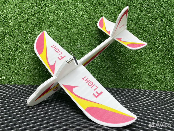 Летающий самолет с моторчиком планер