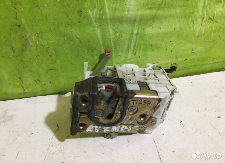 Замок капота двери Toyota Avensis T220