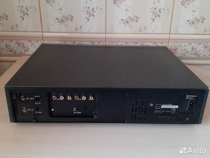 Видеомагнитофон Panasonic NV-HD100EE