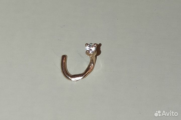 Пирсинг в нос золото