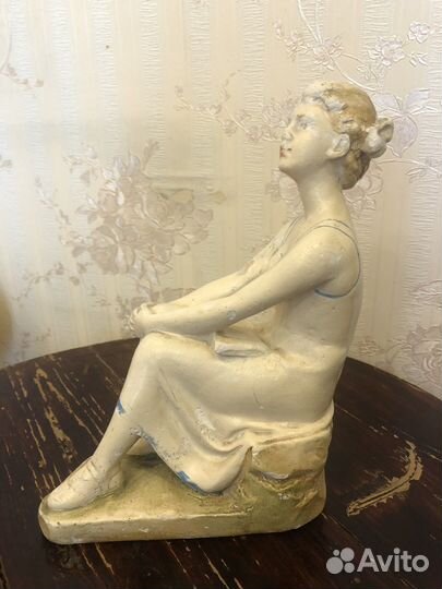 Девочка с книгой