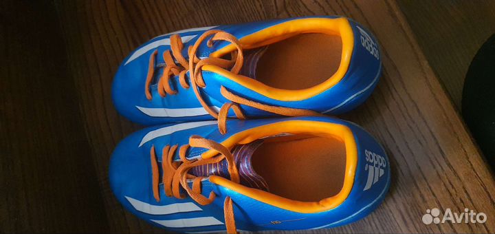 Футбольные бутсы adidas