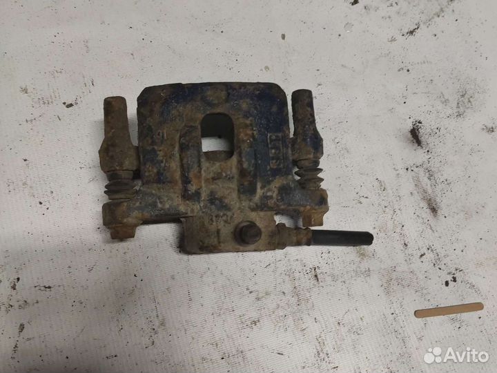 Суппорт задний левый Митсубиси Лансер 9