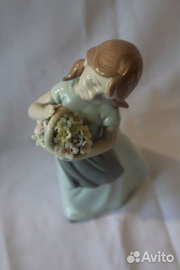 Фигурка фарфор (Pavone) 