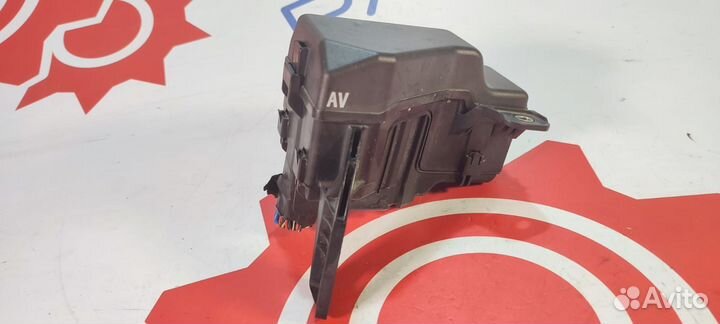 Блок предохранителей Toyota Avensis T250