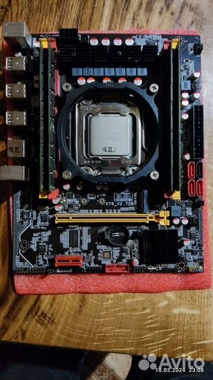 Материнская плата с процессором и памятью