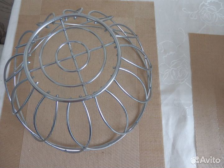 Ваза для фруктов на ножке