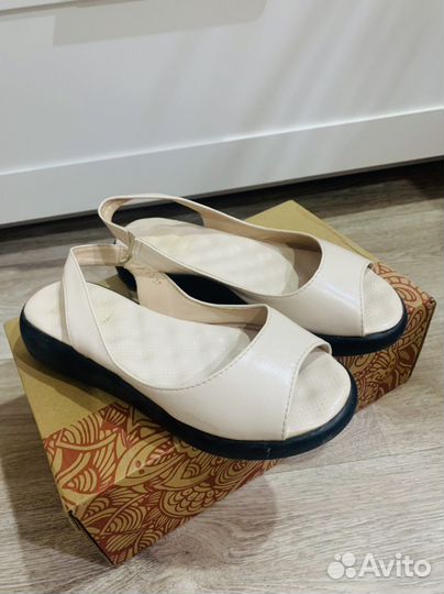 Босоножки 38