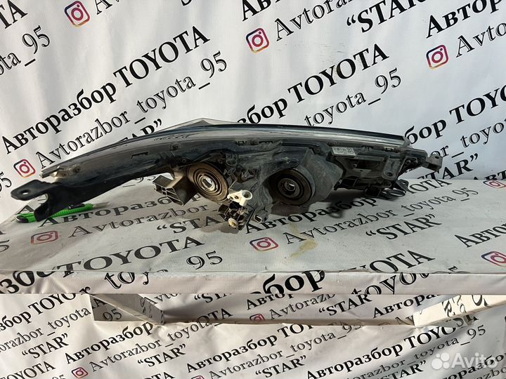 Фара левая Toyota Corolla E180 оригинал