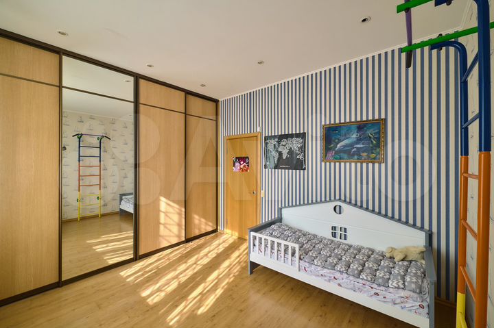 4-к. квартира, 130 м², 2/5 эт.