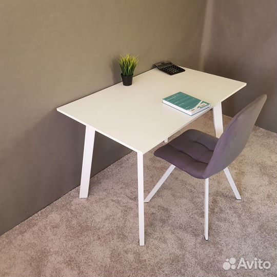 Компьютерный стол Ник 110*70 см. Белые ножки