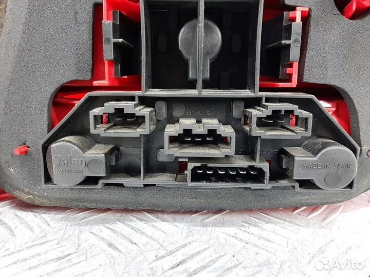 Фонарь задний правый Volkswagen Golf 3 1998