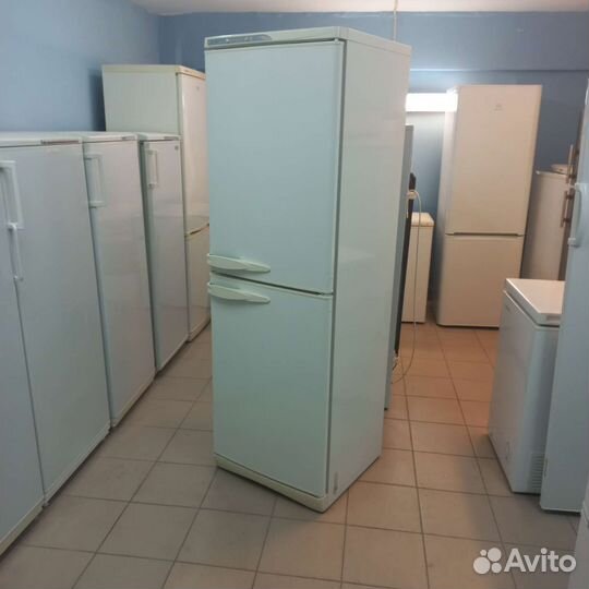 Холодильник с морозильной камерой. Доставка