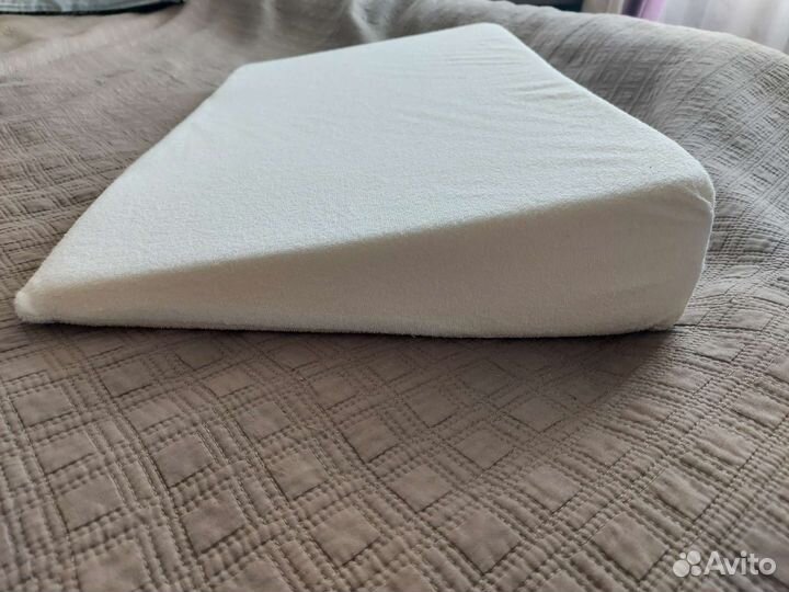 Клиновидная подушка детская