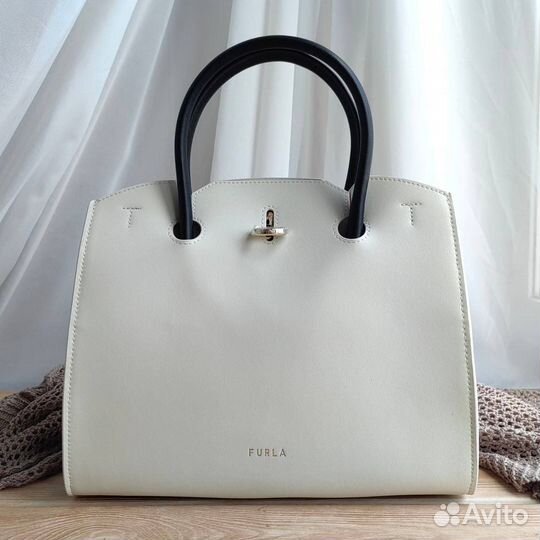 Белая сумка Furla tote натуральная кожа