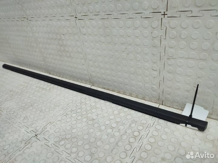 Уплотнитель стекла двери задний правый Volkswagen