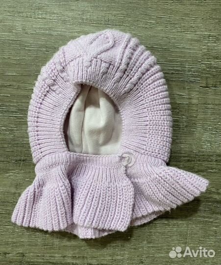 Шапка и манишка для девочки
