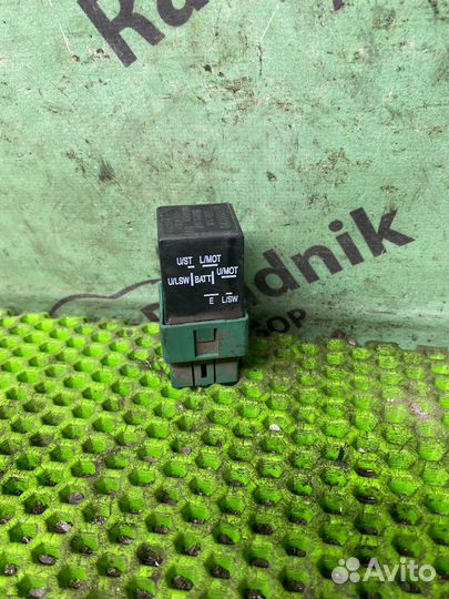 Реле Mitsubishi Carisma