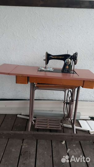 Швейная машина Singer