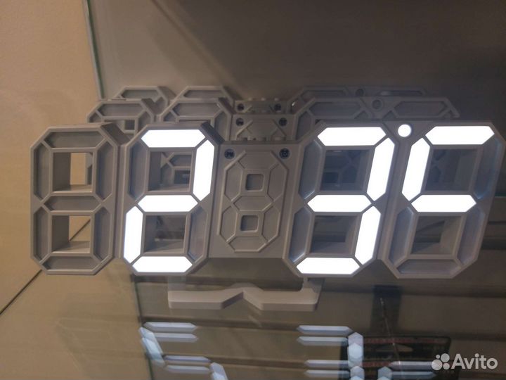 Часы электронные настольные настенные